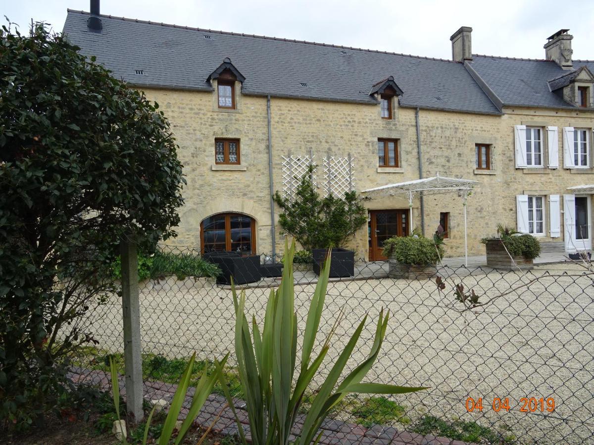 La Ferme Aux Chats Formigny Exteriör bild