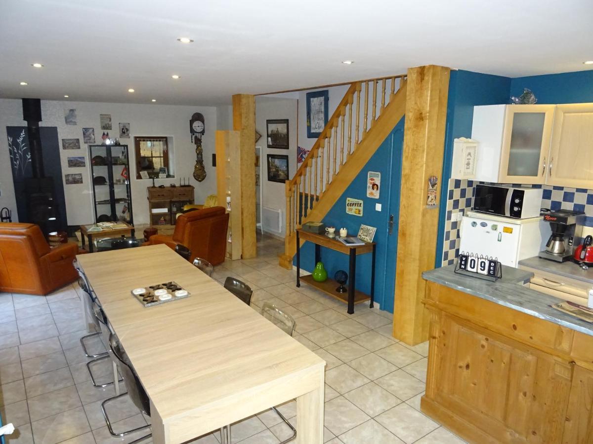 La Ferme Aux Chats Formigny Exteriör bild