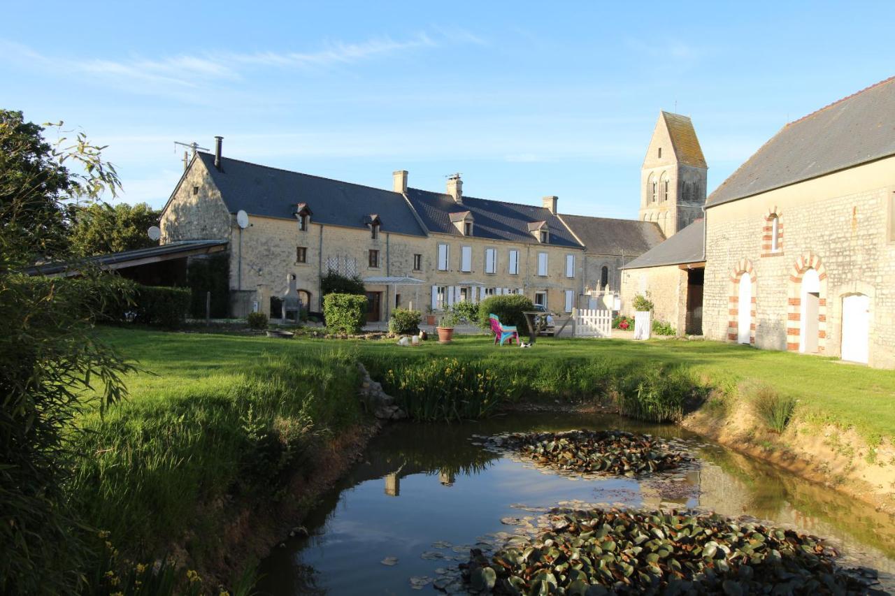 La Ferme Aux Chats Formigny Exteriör bild