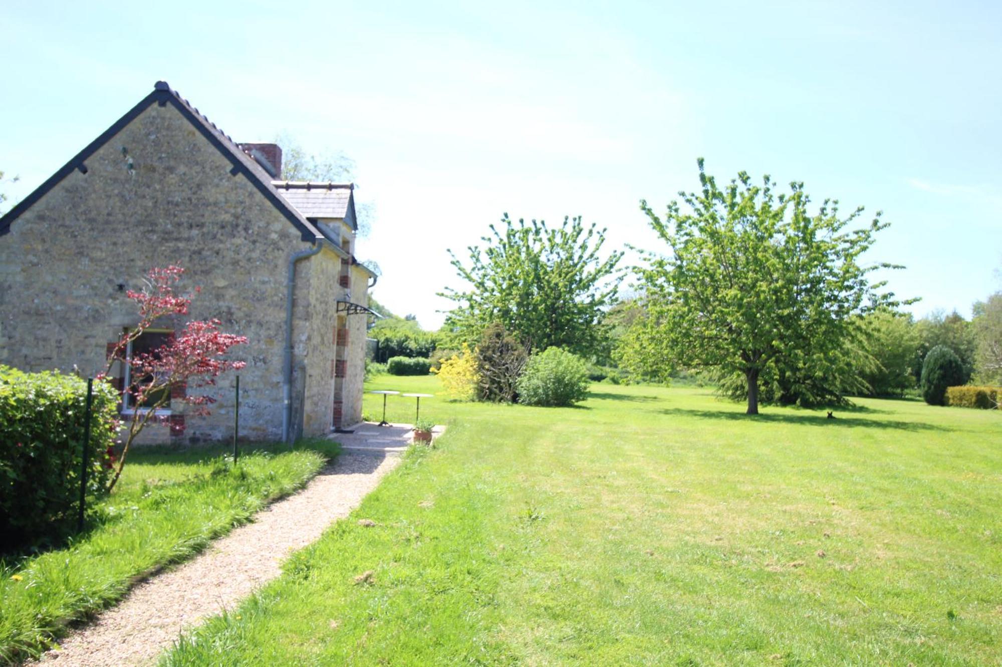 La Ferme Aux Chats Formigny Exteriör bild