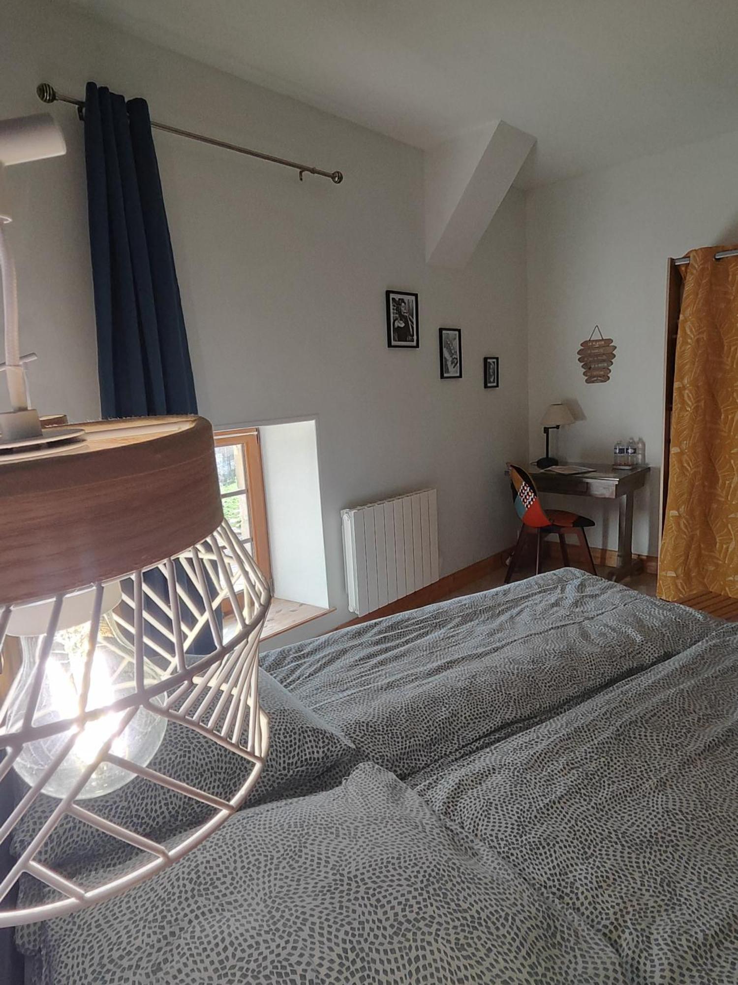 La Ferme Aux Chats Formigny Exteriör bild